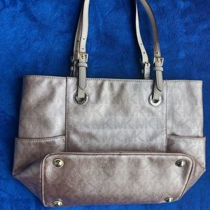 MICHAEL KORS Rose🌹Gold purse PREOWNED in good condition